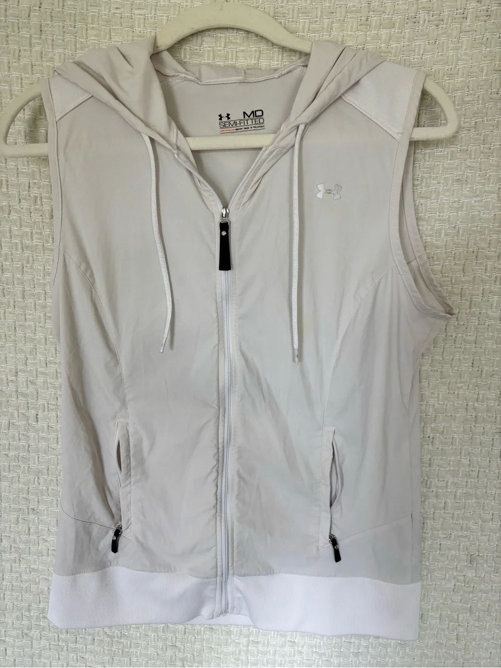 Under Armour Sleeveless Hoodie✨